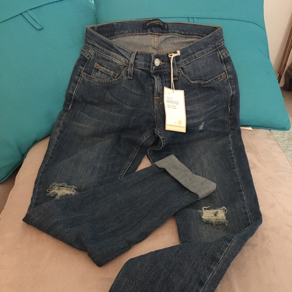 NWT Levi’s size 3 medium 524 skinny jean